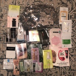 Beauty samples and cosmetic case Too Faced Tarte